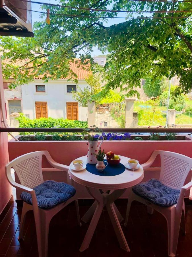 Beautiful With Balcony Apartman *